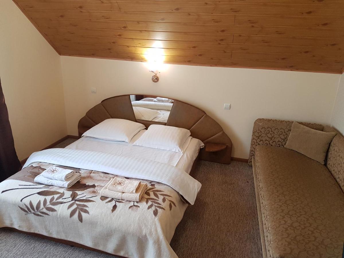 U Neli Hotel Solochin Bagian luar foto